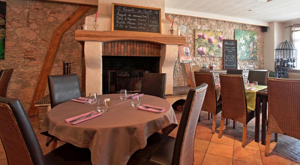 Logis Hotel - Les Pasteliers Lavaur  Buitenkant foto