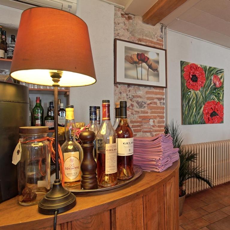 Logis Hotel - Les Pasteliers Lavaur  Buitenkant foto